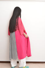 Load image into Gallery viewer, FLOWER PATCH ROBE / PNK