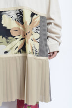 Load image into Gallery viewer, TIERED L/ST OP 01 / BEIGE_B