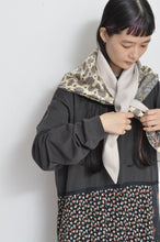 Load image into Gallery viewer, MELTON TRIANGLE SHAWL/BEG