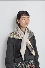 Load image into Gallery viewer, MELTON TRIANGLE SHAWL/BEG