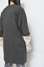 Load image into Gallery viewer, SWITCHING SLEEVE L/S T_ 01 / CHARCOAL/Mi