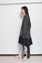 Load image into Gallery viewer, TIERED L/ST OP 01 / CHARCOAL_A