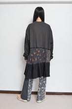 Load image into Gallery viewer, TIERED L/ST OP 01 / CHARCOAL_A