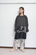 Load image into Gallery viewer, TIERED L/ST OP 01 / CHARCOAL_C