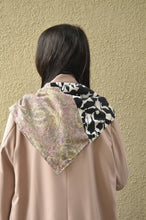 Load image into Gallery viewer, TRIANGLE SHAWL (TWILL)/PINK