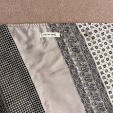 Load image into Gallery viewer, MELTON TRIANGLE SHAWL/BEG_A
