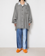 Load image into Gallery viewer, Tablecloth collar fringe shirt / linen herringbone_A
