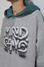 画像をギャラリービューアに読み込む, TWO-TONE HOODIE_GREEN/MIND GAME print/02 size
