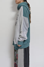 画像をギャラリービューアに読み込む, TWO-TONE HOODIE_GREEN/MIND GAME print/02 size
