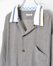 Load image into Gallery viewer, Tablecloth collar fringe shirt / linen herringbone_A
