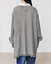 Load image into Gallery viewer, Tablecloth collar fringe shirt / linen herringbone_C
