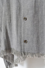Load image into Gallery viewer, Tablecloth collar fringe shirt / linen herringbone_A
