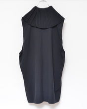 画像をギャラリービューアに読み込む, PLEATED COLLAR SLEEVELESS SHIRT_A

