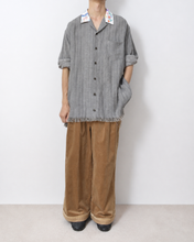 Load image into Gallery viewer, Tablecloth collar fringe shirt / linen herringbone_C
