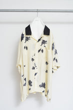Load image into Gallery viewer, OPEN COLLAR SH_FLOWER/BLK PAISLEY
