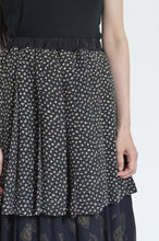 Load image into Gallery viewer, PLEATED SKIRT 01 / C
