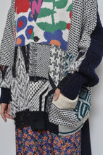 Load image into Gallery viewer, SWITCHING KNIT C/D（COSBY SWEATER)_02size
