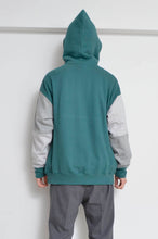 Load image into Gallery viewer, your right things in 代官山 蔦屋書店 出品中〜11/3まで:TWO-TONE HOODIE_BLUE/GREEN print/02 size
