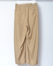 Load image into Gallery viewer, [27SS 予約アイテム] Tencel Wide Tuck Pants
