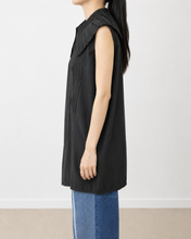 画像をギャラリービューアに読み込む, PLEATED COLLAR SLEEVELESS SHIRT_A
