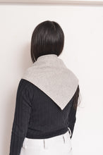 Load image into Gallery viewer, TRIANGLE SHAWL (WOOL)/GRAY-001

