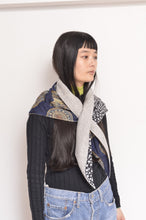 Load image into Gallery viewer, TRIANGLE SHAWL (WOOL)/GRAY-002
