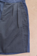 Load image into Gallery viewer, CHINO WIDE TUCK SHORTS
