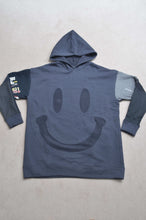 Load image into Gallery viewer, SMILE BACKPILE HOODIE / CHAC
