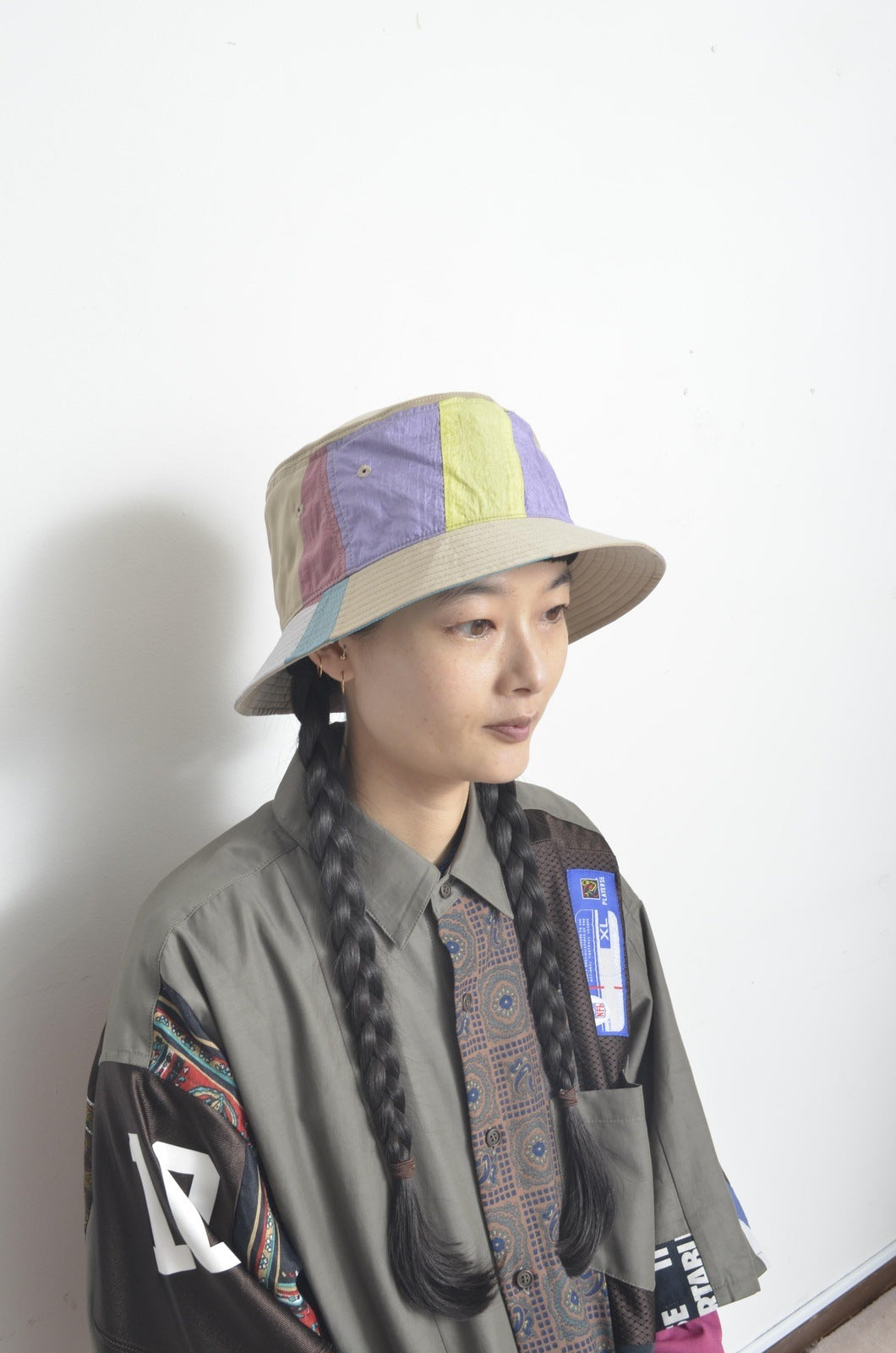 CUT AND CONNECTED TENCEL BUCKET HAT / BEG