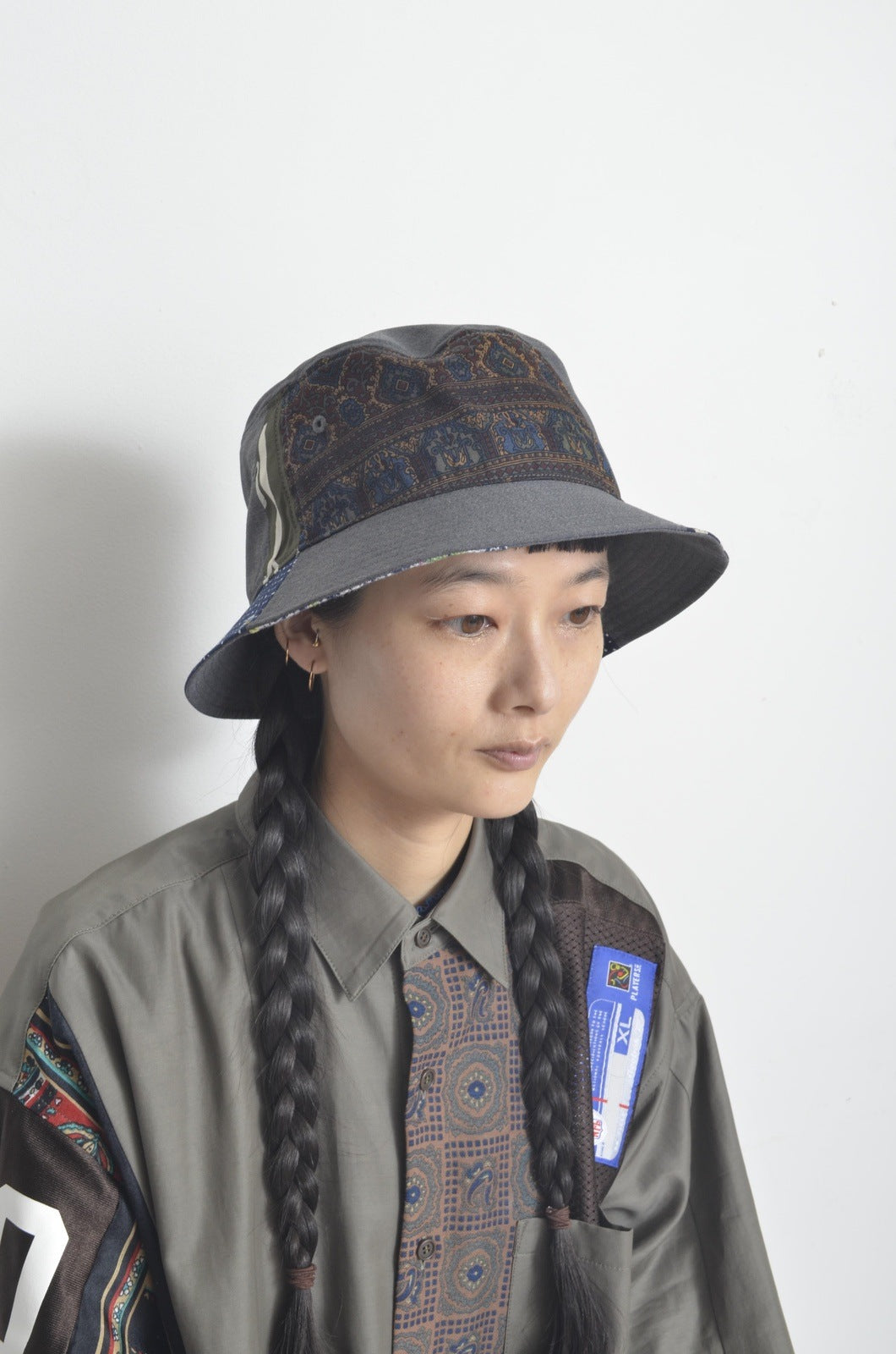 CUT AND CONNECTED TWILL BUCKET HAT