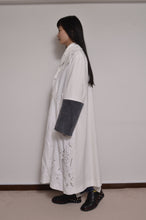 Load image into Gallery viewer, TABLE CLOTH △ SHAWL COAT_WHT
