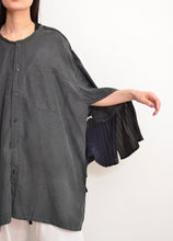 Load image into Gallery viewer, PLEATS SLEEVE SHIRT / BLK
